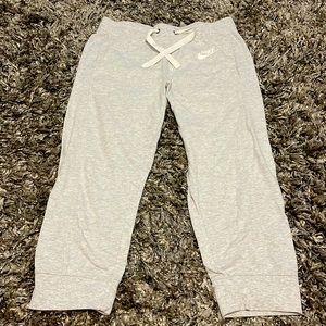 Nike - women’s grey capris sweatpants